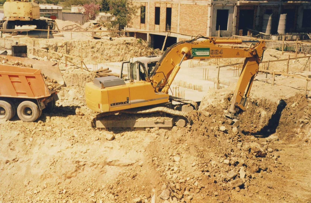Экскаватор Liebherr R924 Litronic. Севастополь