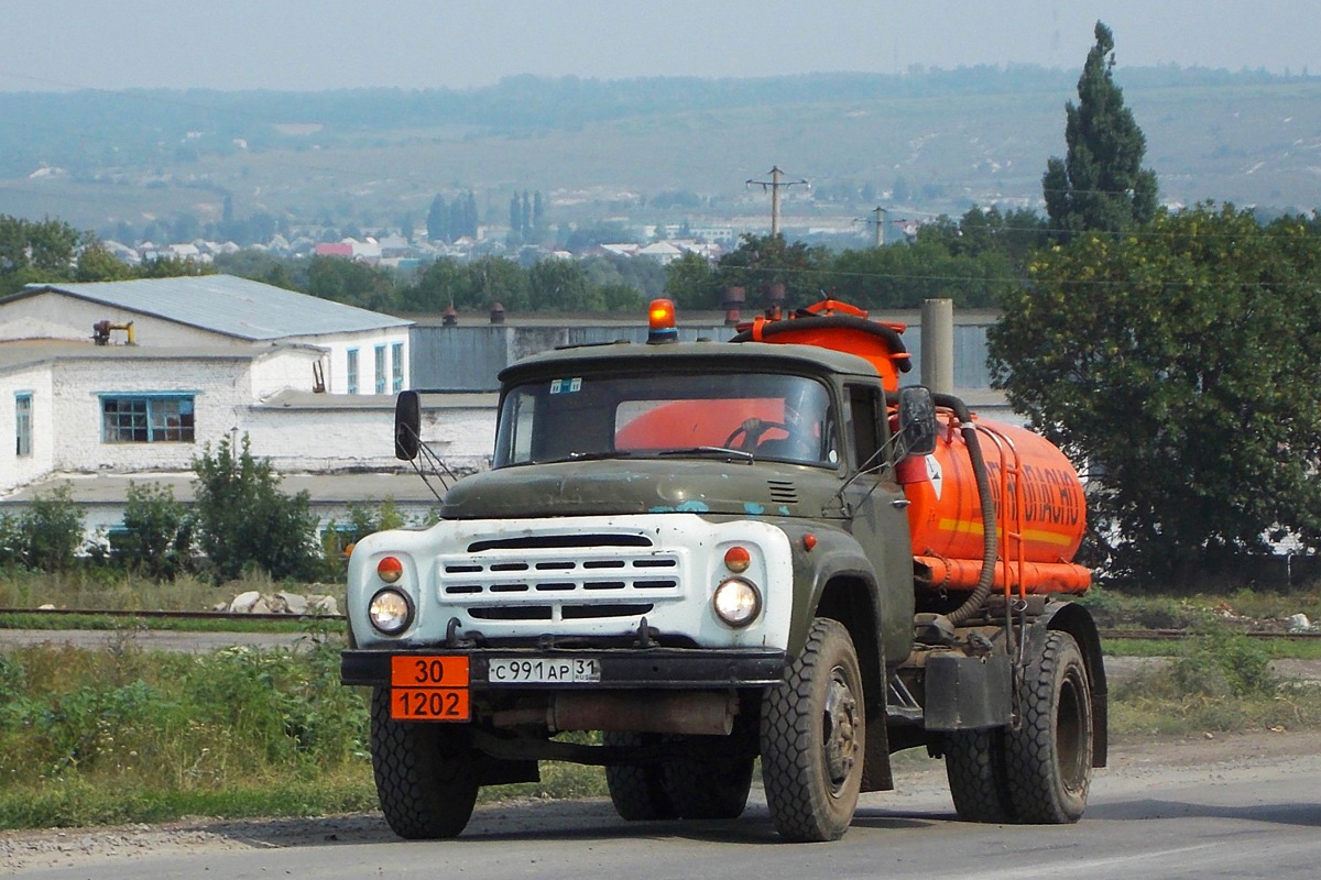 Автотопливозаправщик на шасси ЗиЛ-130 #С 991 АР 31. Белгородская область, г. Алексеевка, улица Павла Ющенко