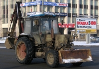  Экскаватор ЭО-2621В-3 на базе трактора МТЗ-82* . Санкт-Петербург, площадь Конституции