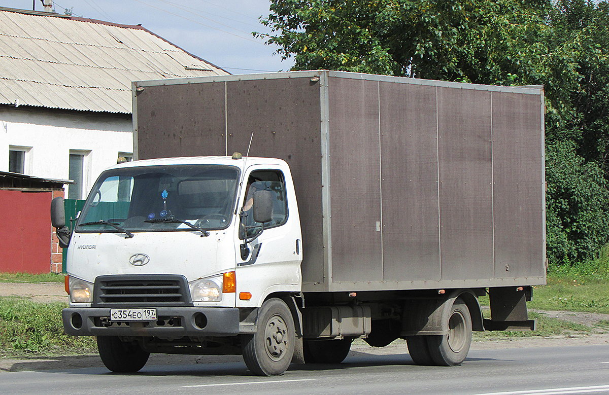 Фургон на шасси Hyundai HD78 #С 354 ЕО 197. Новосибирск, улица Одоевского