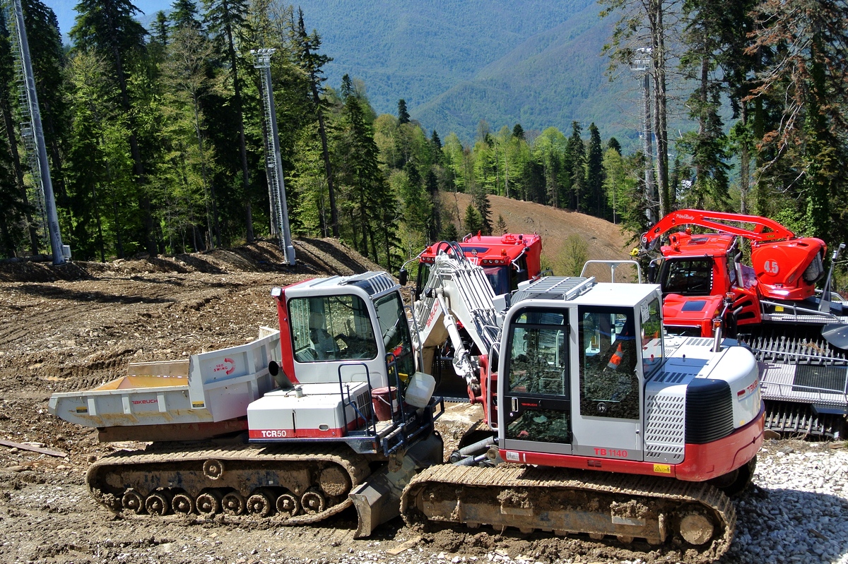 Гусеничный самосвал Takeuchi TCR 50 и экскаватор Takeuchi TB 1140 #3412 КН 23.  Краснодарский край, Сочи, окрестности села Эстосадок