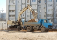 Экскаватор ЭО-3323 #14849 КН и самосвал МАЗ-5551 #А 764 РС 82. Крым, Евпатория