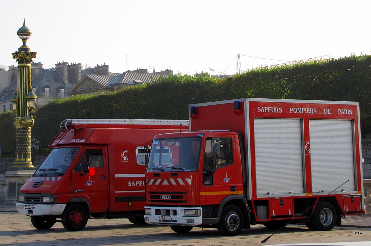 Пожарные автомобили на базе Renault Master #PS 96 и IVECO EuroCargo #PEV 1. Франция, Париж, Площядь Конкорд 