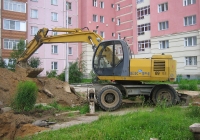 Эскаватор ЕК-14. Аварийные работы на теплосетях. Россия, Тверская область, Удомля, улица Попова