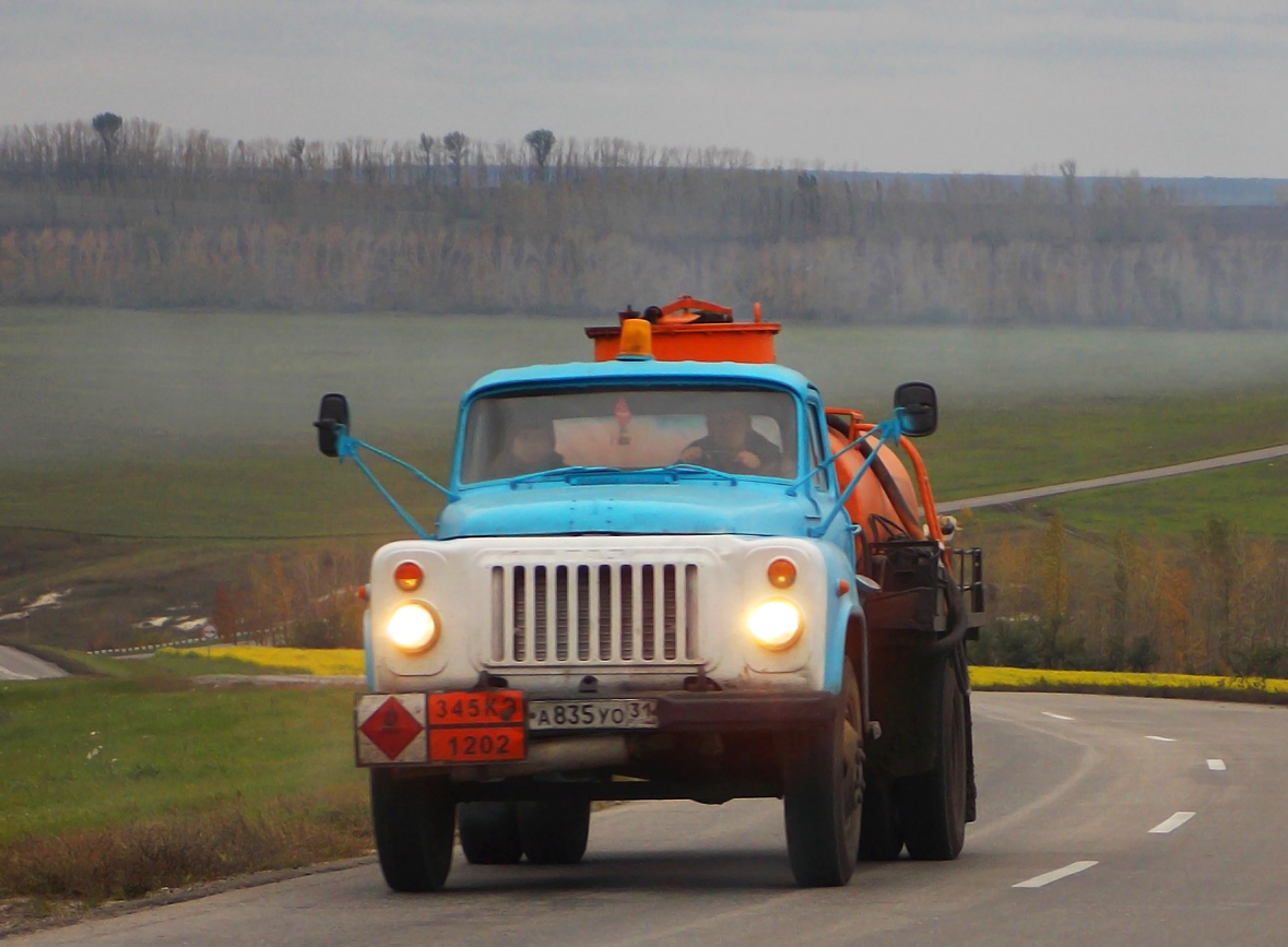 Автотопливозаправщик на шасси ГАЗ-53-12 #А 835 УО 31. Белгородская область, Алексеевский район, автодорога "Валуйки - Красное"