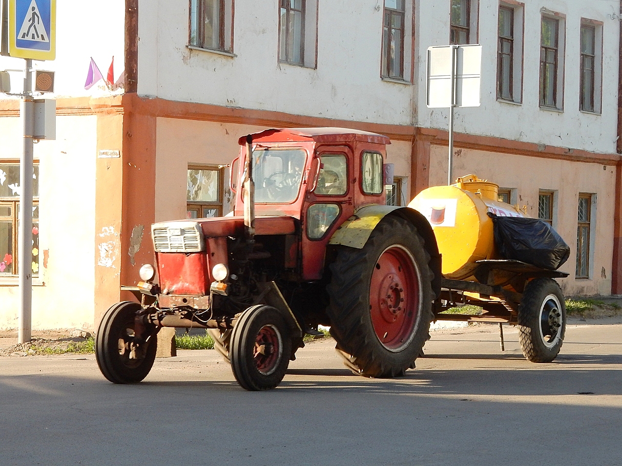 Трактор Т-40М #9163 ОУ 57 с прицепом-цистерной АЦПТ-0,9. Орловская область, Мценск