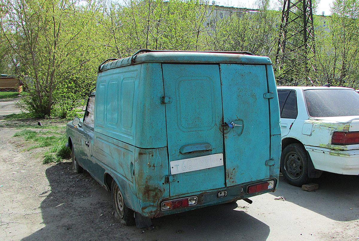 Фургон ИЖ-2715-01 #Т 684 КХ 54. Новосибирск, улица Грибоедова