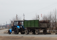Трактор Беларус-82.1 #0772 ЕС 31 с прицепом 2 ПТС-4* # 1177 ЕУ 31. Белгородкая область, г. Алексеевка, Заводская улица