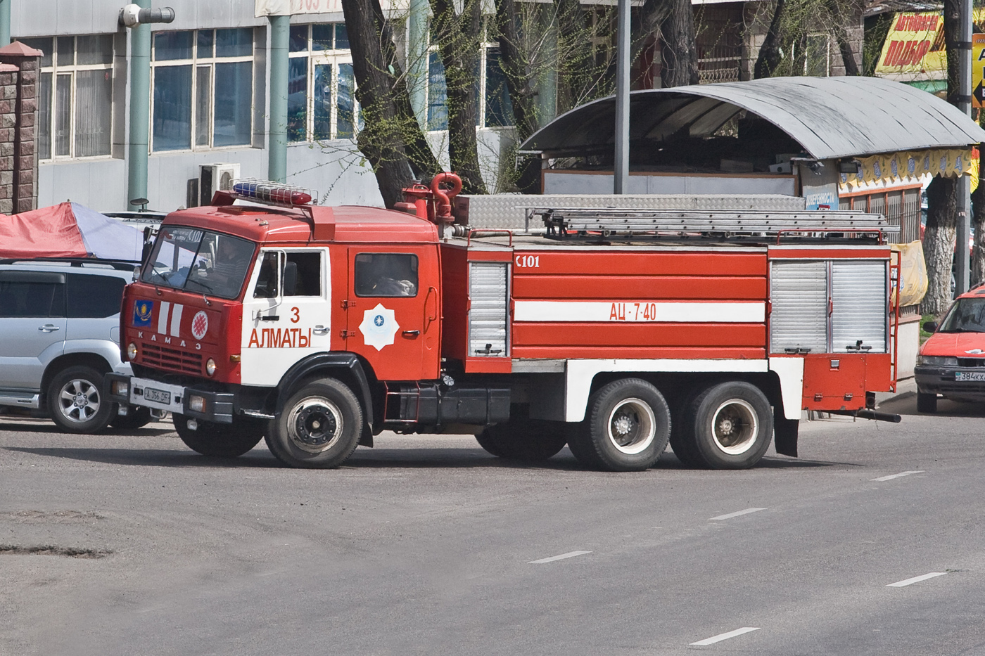 Пожарная автоцистерна  АЦ-7-40(53215) на шасси КамАЗ-53215 #A 356 DF. Алматы, проспект Рыскулова