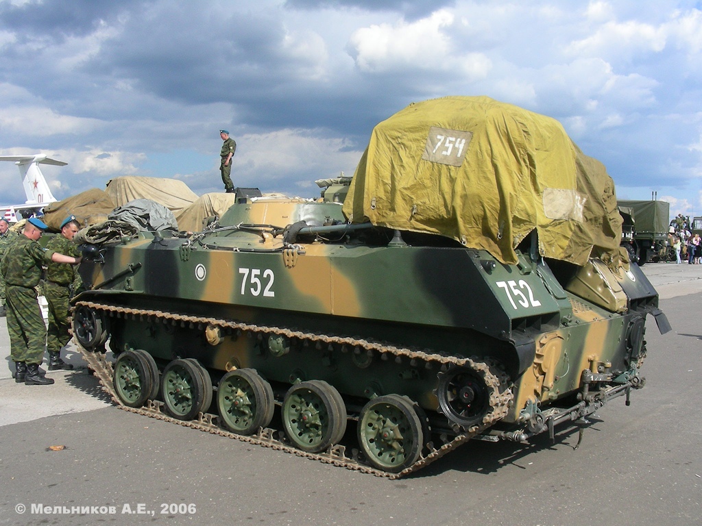 БМД-1П #752 с парашютной системой ПБС-915 "Шельф". Иваново, аэродром Северный
