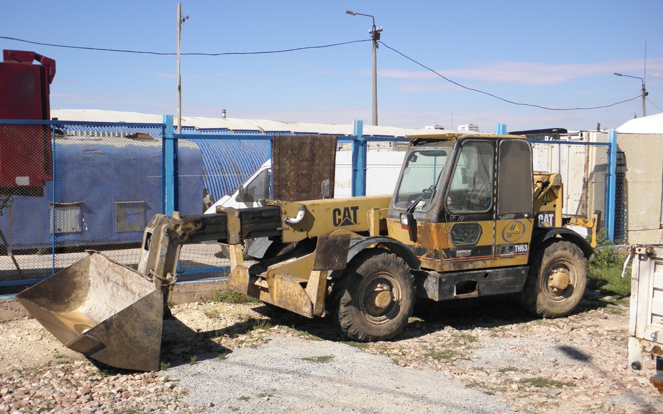 Телескопический погрузчик Caterpillar TH63. Севастополь