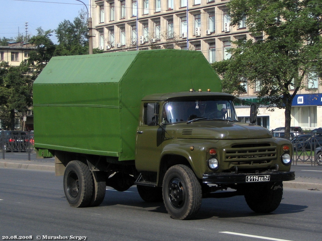 Фургон ГЗСА-3706, установленный на шасси ЗиЛ-431412 #0119 ЕЕ 43. Санкт-Петербург, Ленинский проспект