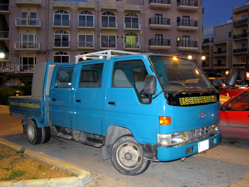 Грузовик с триплкабиной Toyota Dyna. Мальта, Буджибба 
