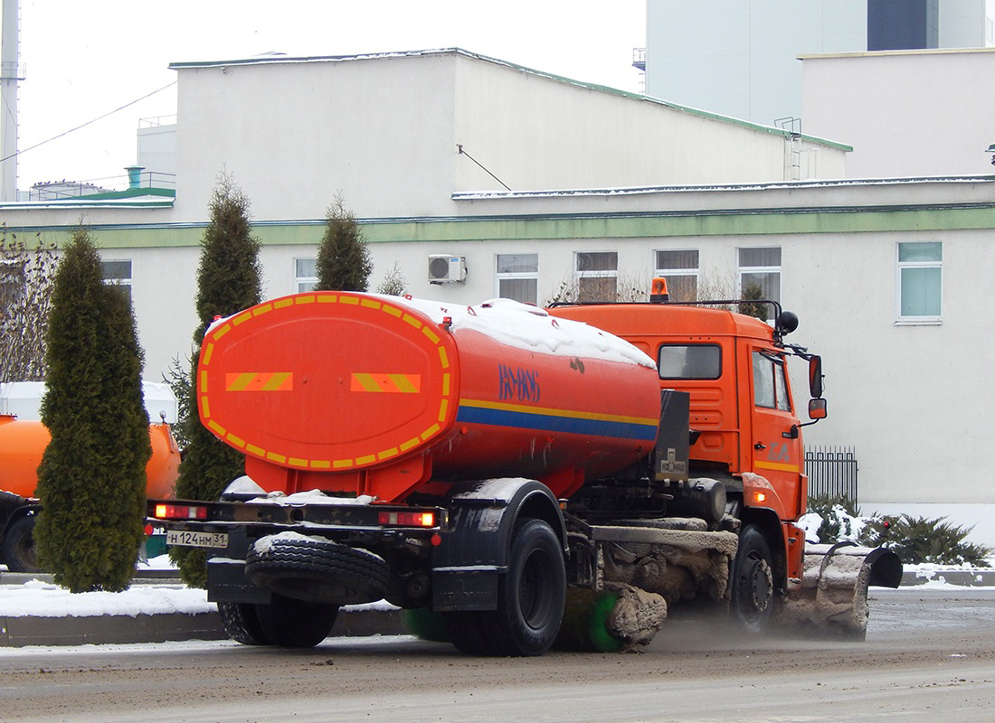 Комбинированная уборочная машина КО-806 на шасси КамАЗ-43253 #Н 124 НМ 31. Белгородская область, г. Алексеевка, улица Фрунзе
