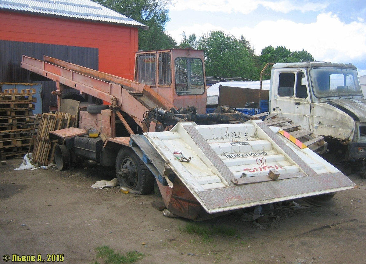 Погрузчик КО-206А. Россия, Тверская область, Вышний Волочёк, Кооперативная улица