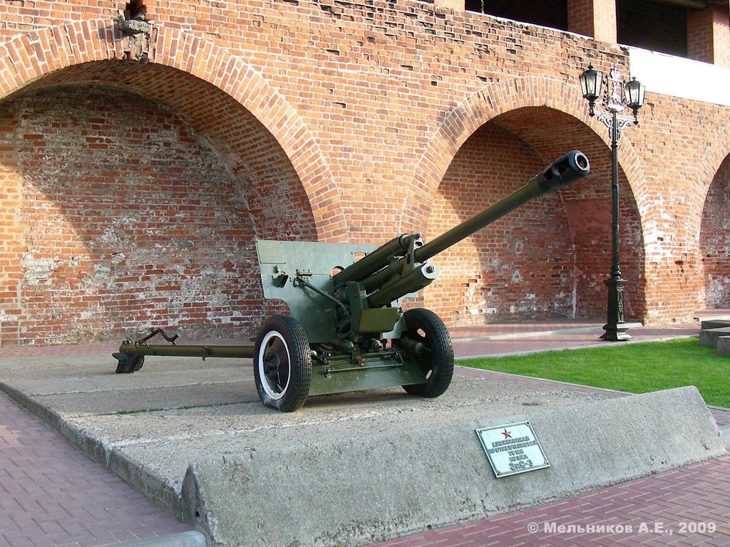 Дивизионная 76-мм пушка ЗИС-3. Нижний Новгород, Кремль