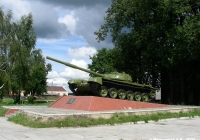 Танк Т-72 на постаменте. Ивановская область, Южа, улица Лермонтова