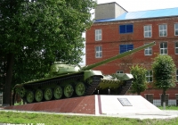 Танк Т-72 на постаменте. Ивановская область, Южа, улица Лермонтова
