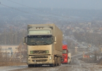 Седельный тягач Volvo FH12 #Х 619 РА 47 с полуприцепом. Белгородкая область, г. Алексеевка, улица Павла Ющенко