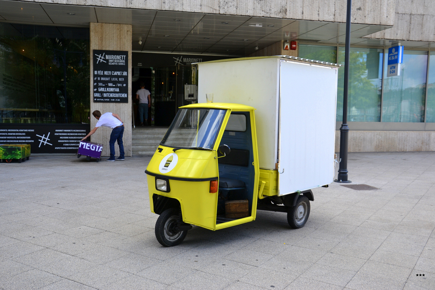 Грузовой мотороллер Piaggio Ape 50. Венгрия, Будапешт