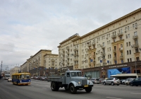Грузовой автомобиль МАЗ-200 №3001, приписанный к Музею наземного городского пассажирского транспорта, в группе других ретроавтомобилей участвует в параде, приуроченном к 81-летию Московского троллейбуса  . Москва, Тверская улица 