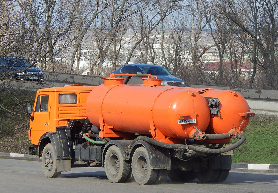 Ассенизационная машина КО-505А на шасси КамАЗ-53213 #Н 815 НМ 31. Белгородская область, г. Алексеевка, улица Тимирязева