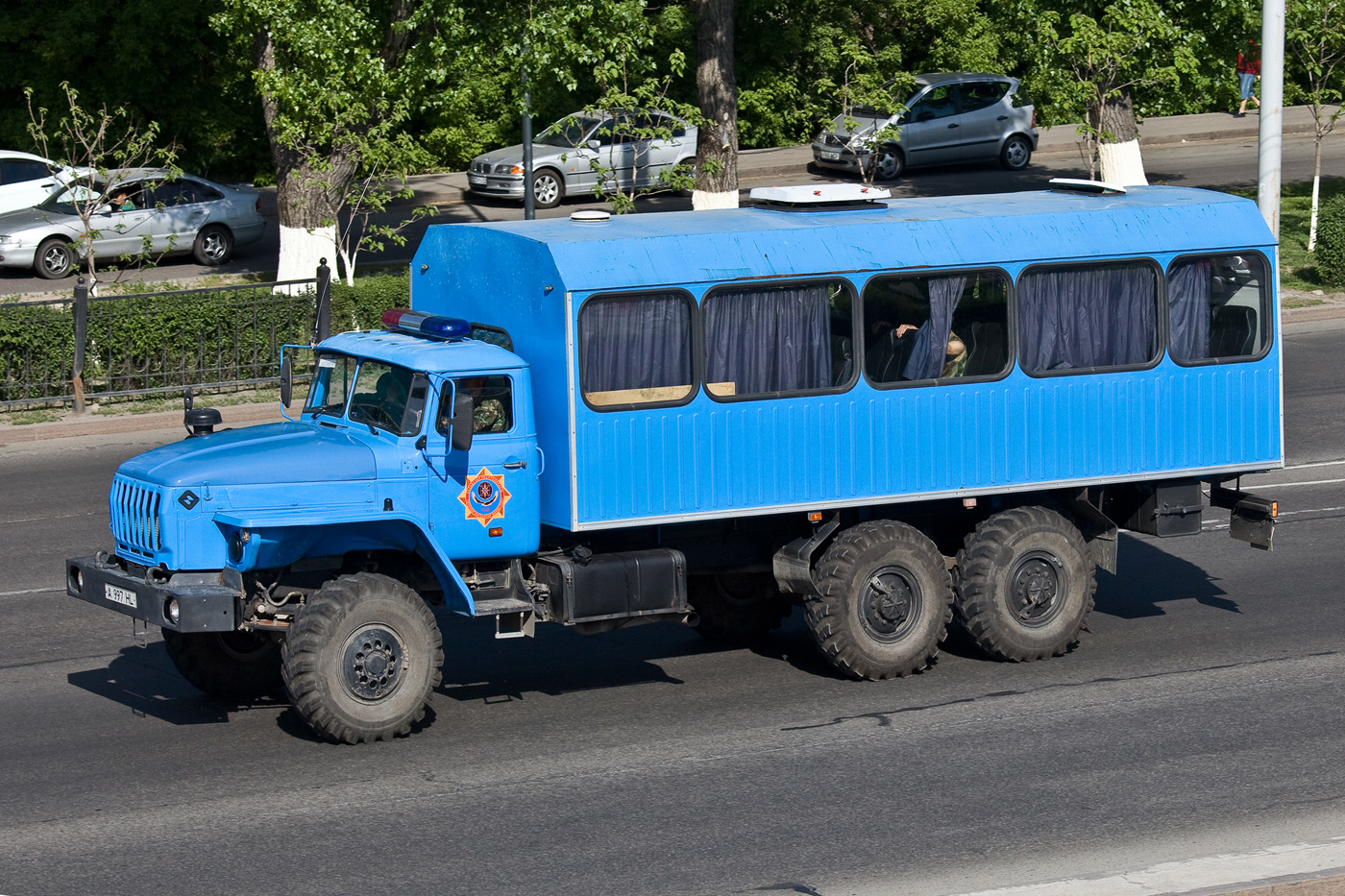 Вахтовый автобус пожарной службы г. Алматы Урал-3255 (на шасси Урал-4320-40) #A 997 HL. Алматы, улица Саина