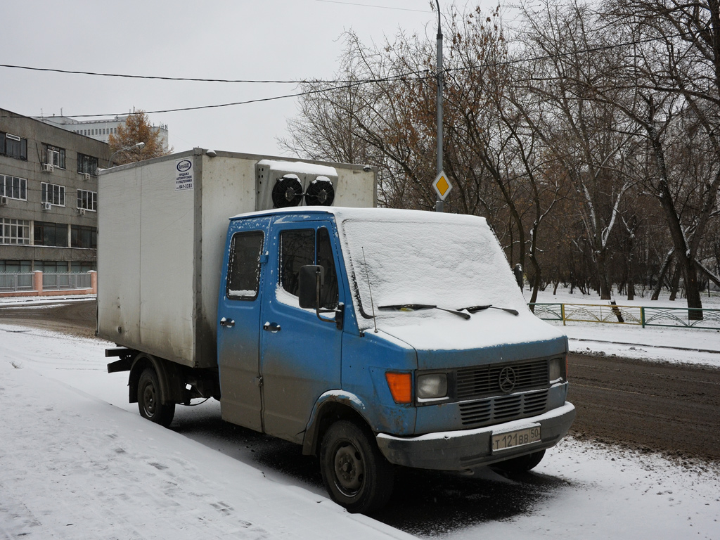 Фургон на шасси Mercedes-Benz T1 #Т 121 ВВ 50 . Москва, улица Клары Цеткин 