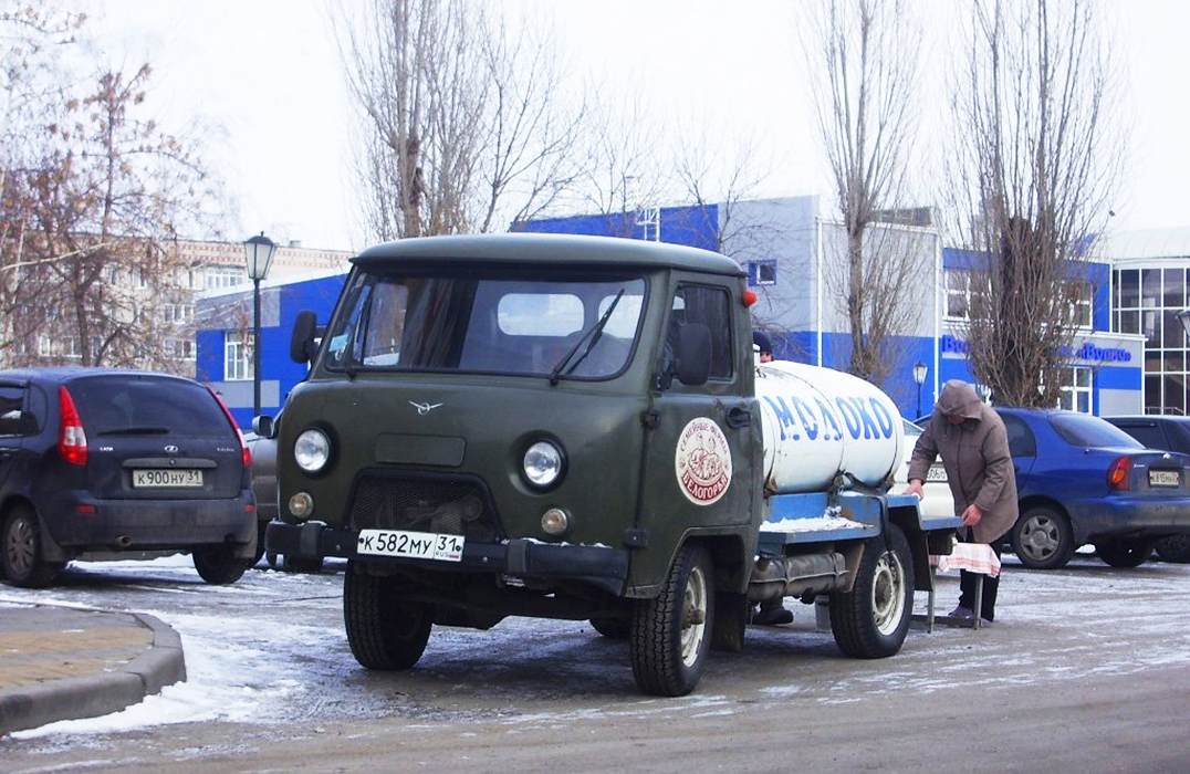 Цистерна для перевозки молока 36221 на шасси УАЗ-33036 #К 582 МУ 31. Белгородская область, г. Алексеевка, улица Карла Маркса