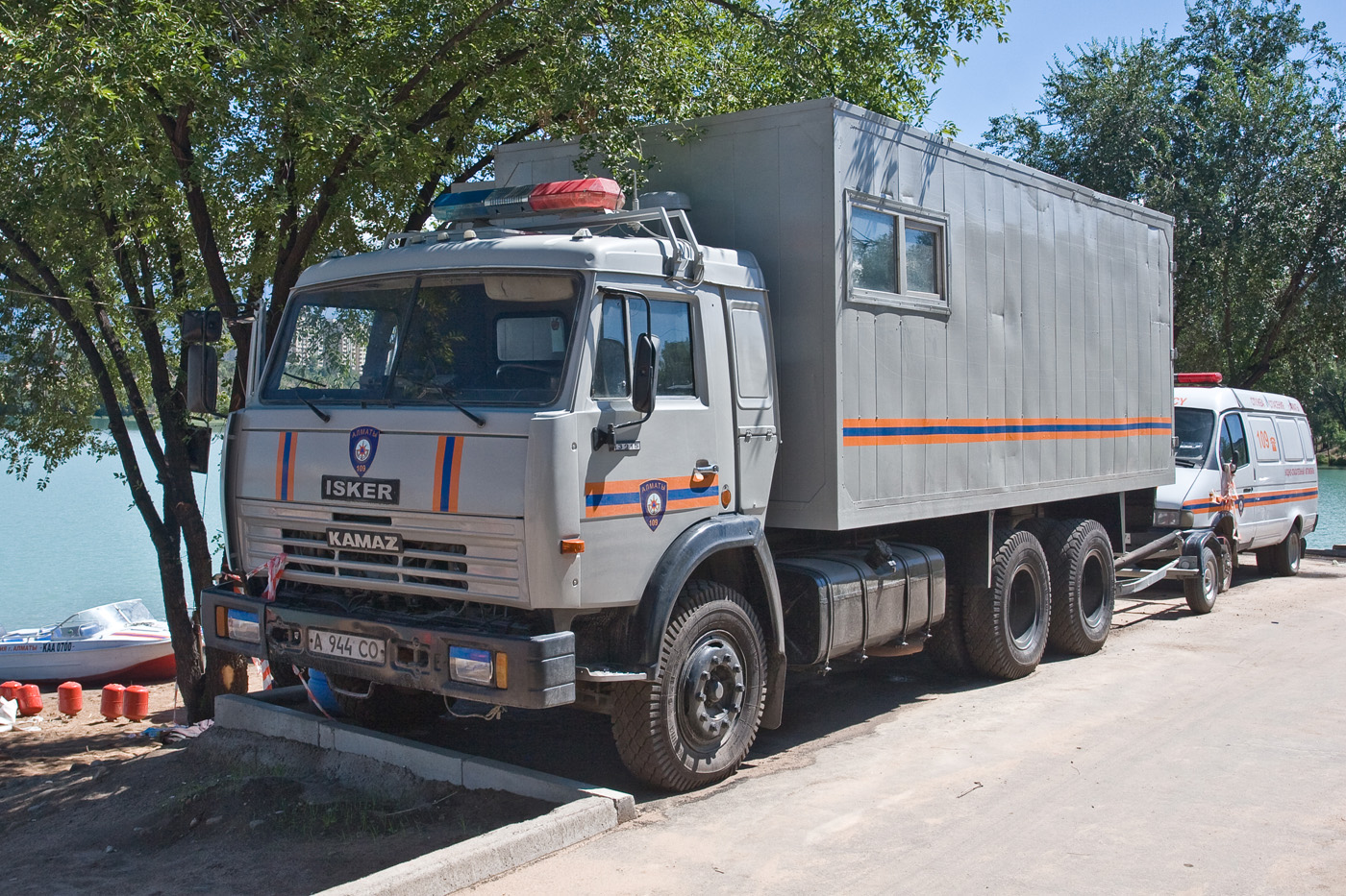 Автомобиль Службы спасения г.Алматы на шасси КамАЗ(Isker)-53215. Алматы, улица Садовникова