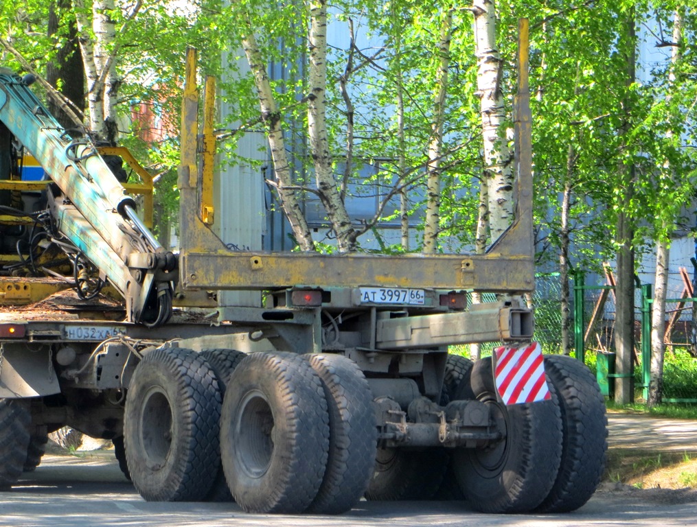 Прицеп-роспуск лесовозный #АТ 3997 66. Свердловская область, Серов, улица Октябрьской Революции