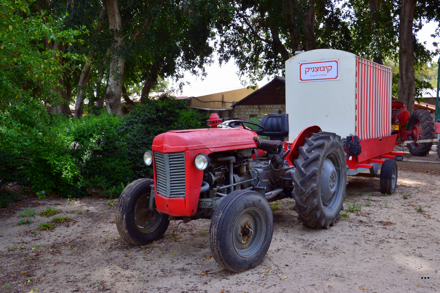 Трактор Massey Ferguson. Израиль, Эйн-Шемер