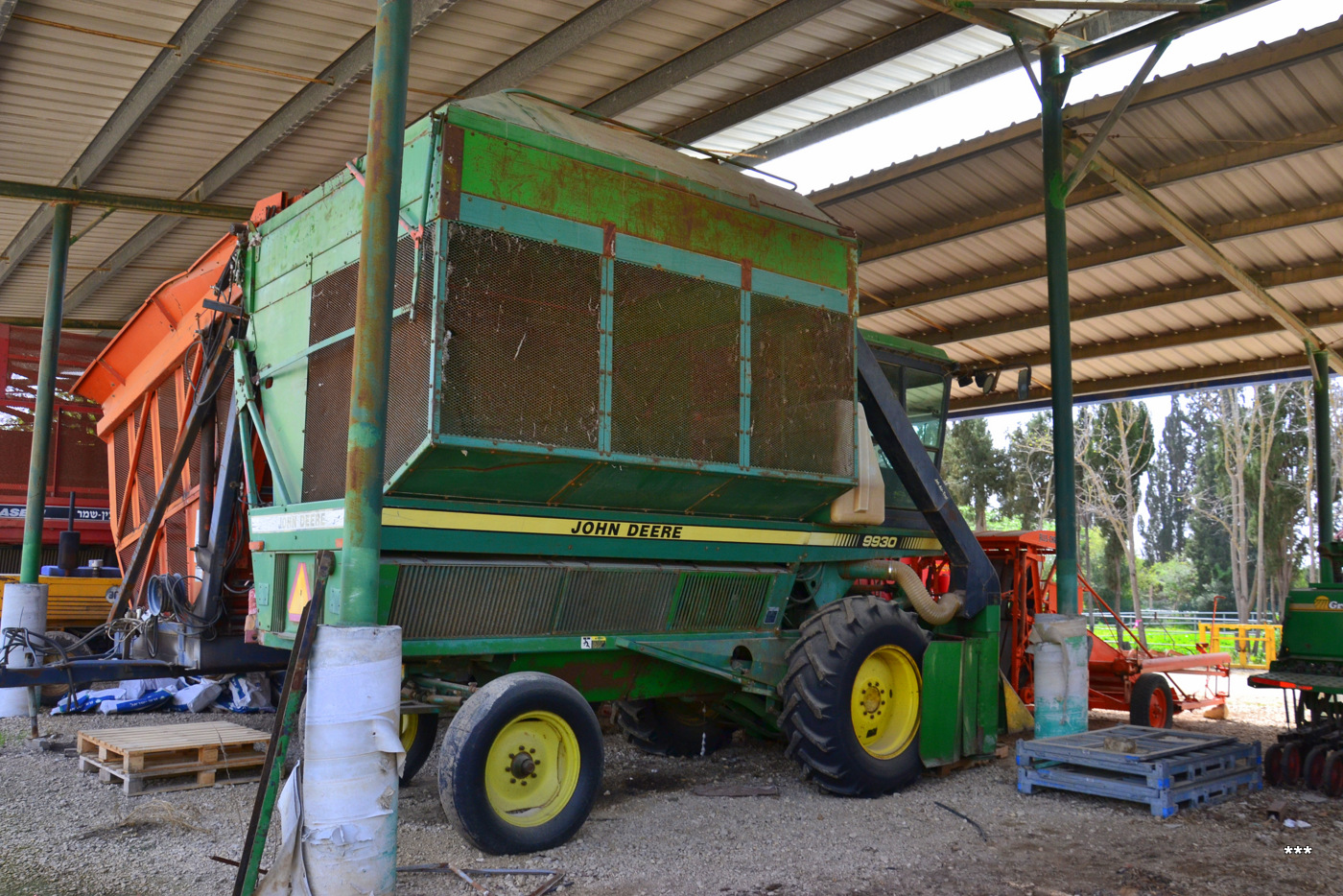 Хлопкоуборочный комбайн John Deere 9930. Израиль, Эйн-Шемер
