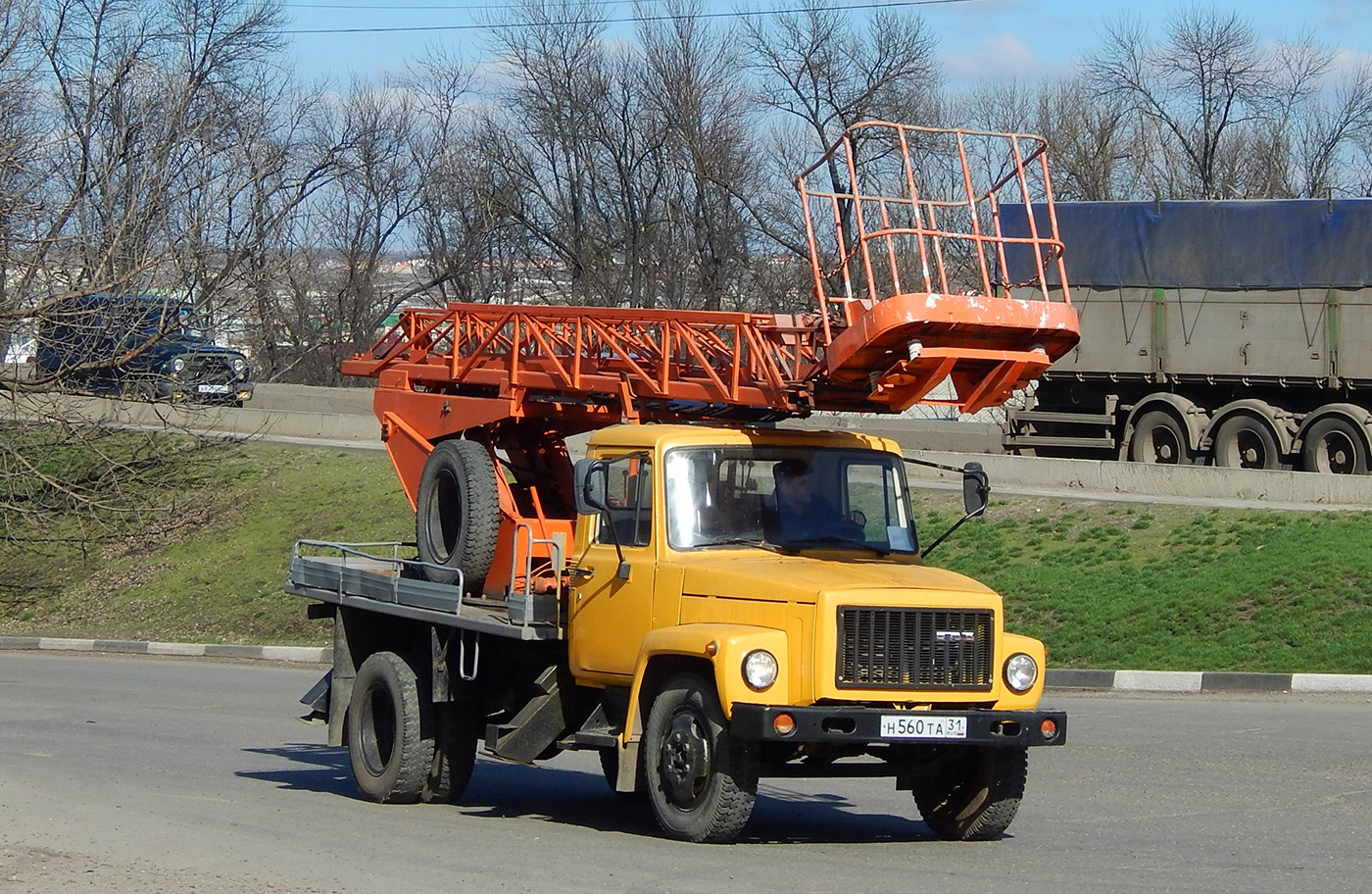 Автоподъёмник АП-17А-04 на шасси ГАЗ-3307 #Н 560 ТА 31. Белгородская область, г. Алексеевка, улица Тимирязева