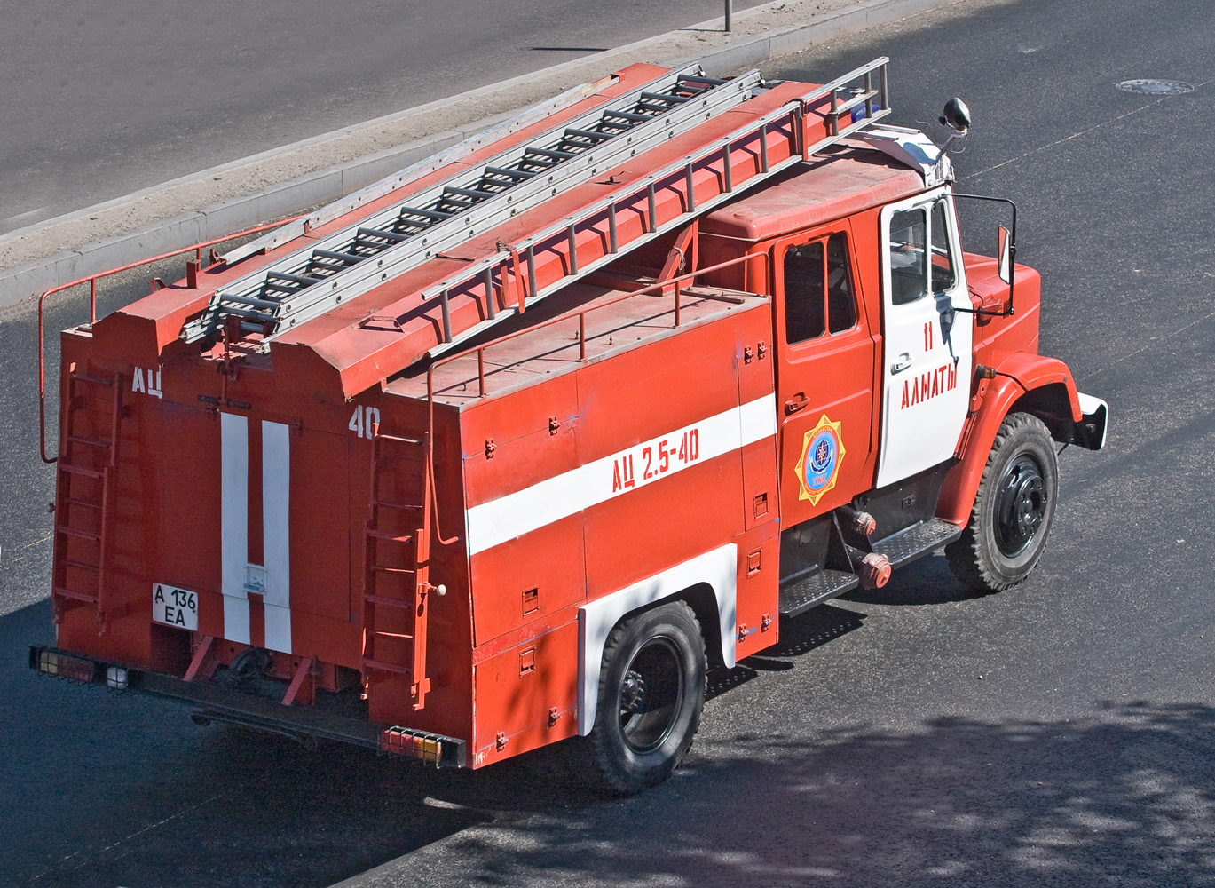 Пожарная автоцистерна АЦ-2,5-40(433362) на шасси ЗиЛ-433362 #A 136 EA. Алматы, проспект Рыскулова