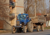 Трактор МТЗ-80 "Беларусь" с прицепом 2ПТС-4. Белгородская область, г. Алексеевка, улица Павла Ющенко