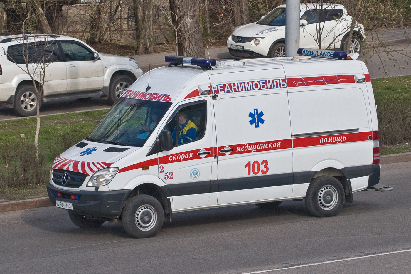 Реанимобиль на базе Mercedes-Benz Sprinter. Алматы, улица Саина