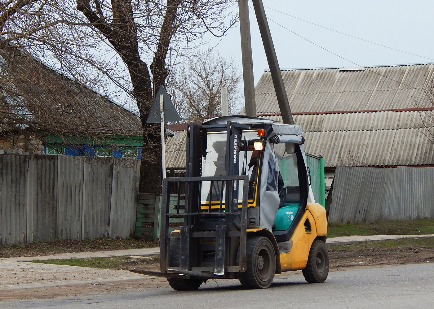 Погрузчик Komatsu. Белгородская область, Красногвардейский район, с. Засосна