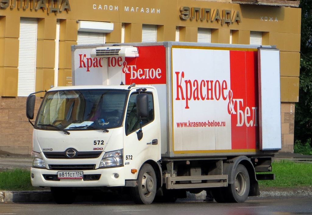 Фургон на шасси Hino 300 #В 811 СТ 174. Свердловская область, Нижний Тагил, улица Мира