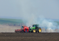 Трактор John Deere. Белгородская область, Губкинский район, окрестности п. Троицкий