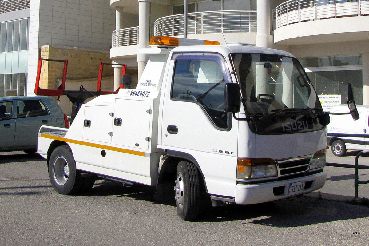 Эвакуатор на шасси Isuzu ELF #TIT 111. Мальта, Ta’ Xbiex