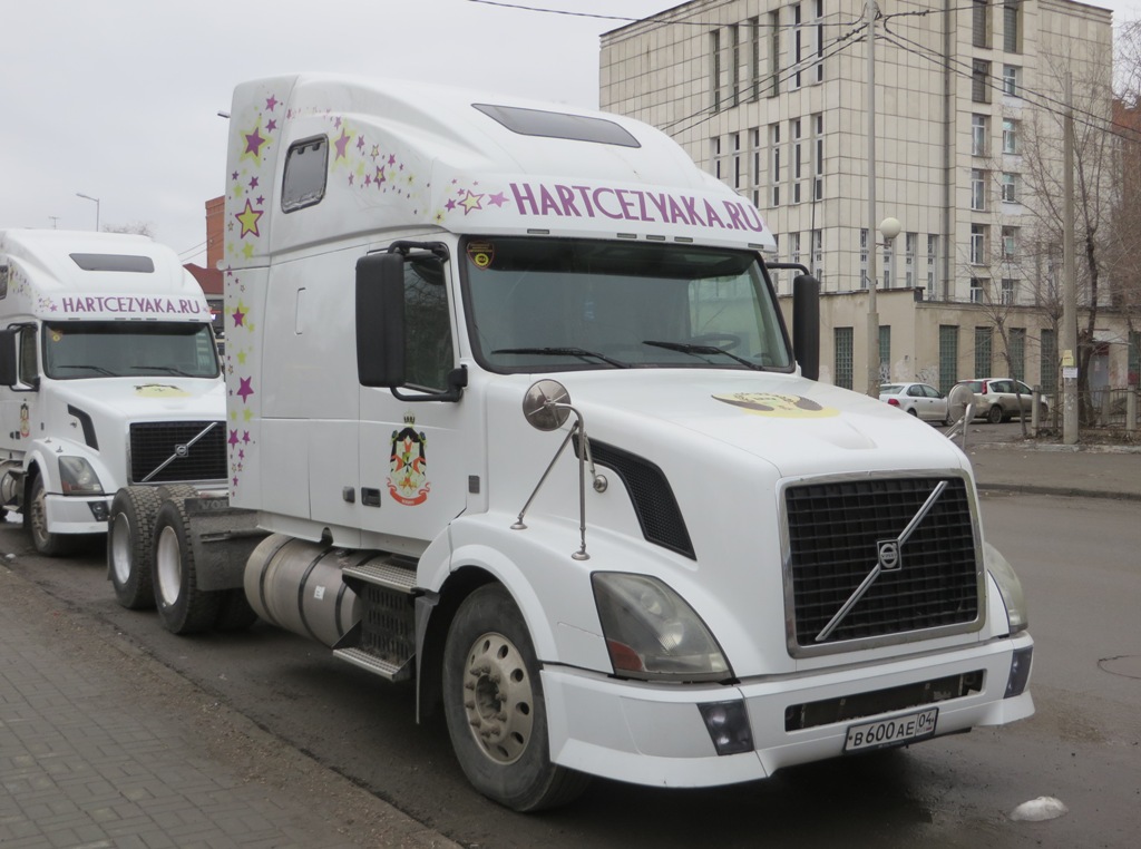 Седельный тягач Volvo VNL  #В 600 АЕ 04. Курган, улица Карла Маркса