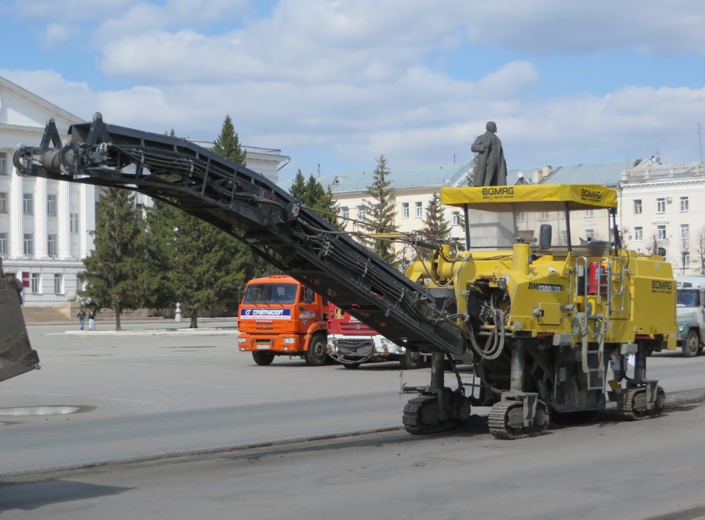 Дорожная фреза Bomag BM1300. Курган, улица Гоголя