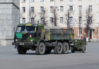 Грузовик КамАЗ-43114 #9852 УМ 76 с 76-мм дивизионной пушкой ЗИС-3. Курган, улица Гоголя