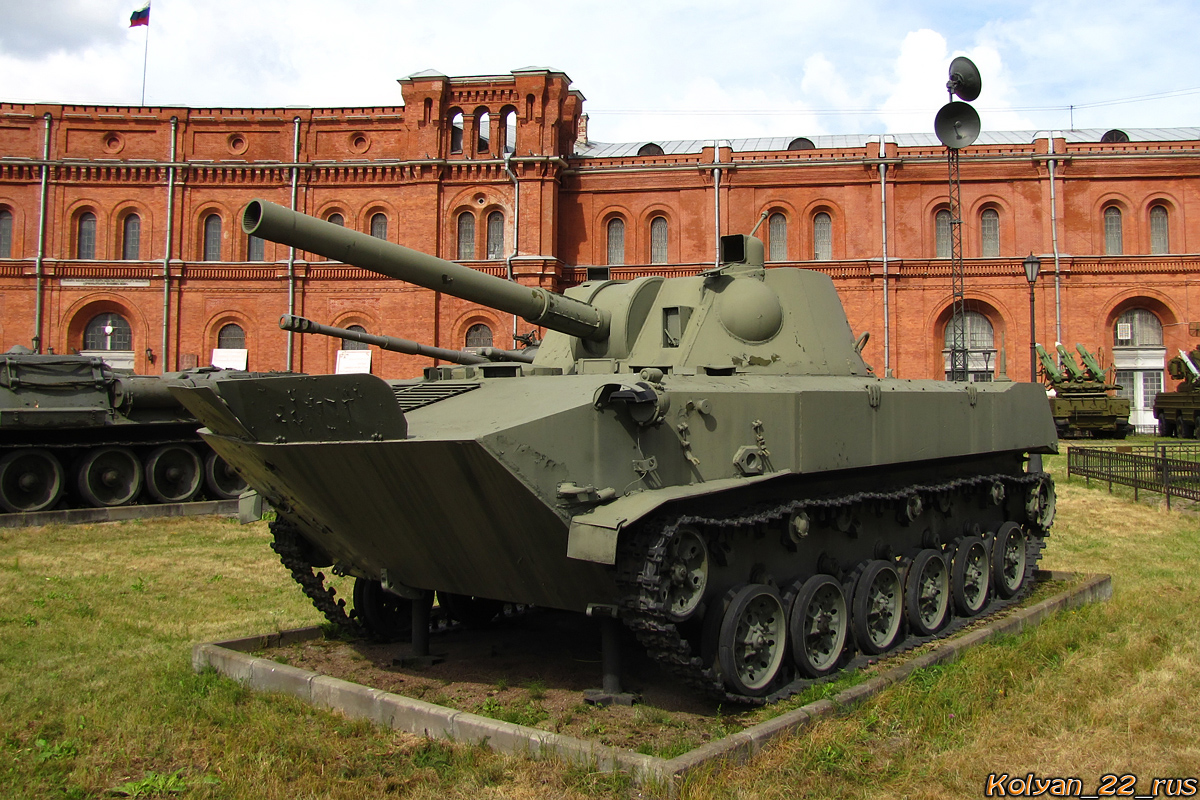 Самоходная артиллерийская установка 2С9 "Нона-С". Санкт-Петербург, Музей артиллерии, инженерных войск и войск связи