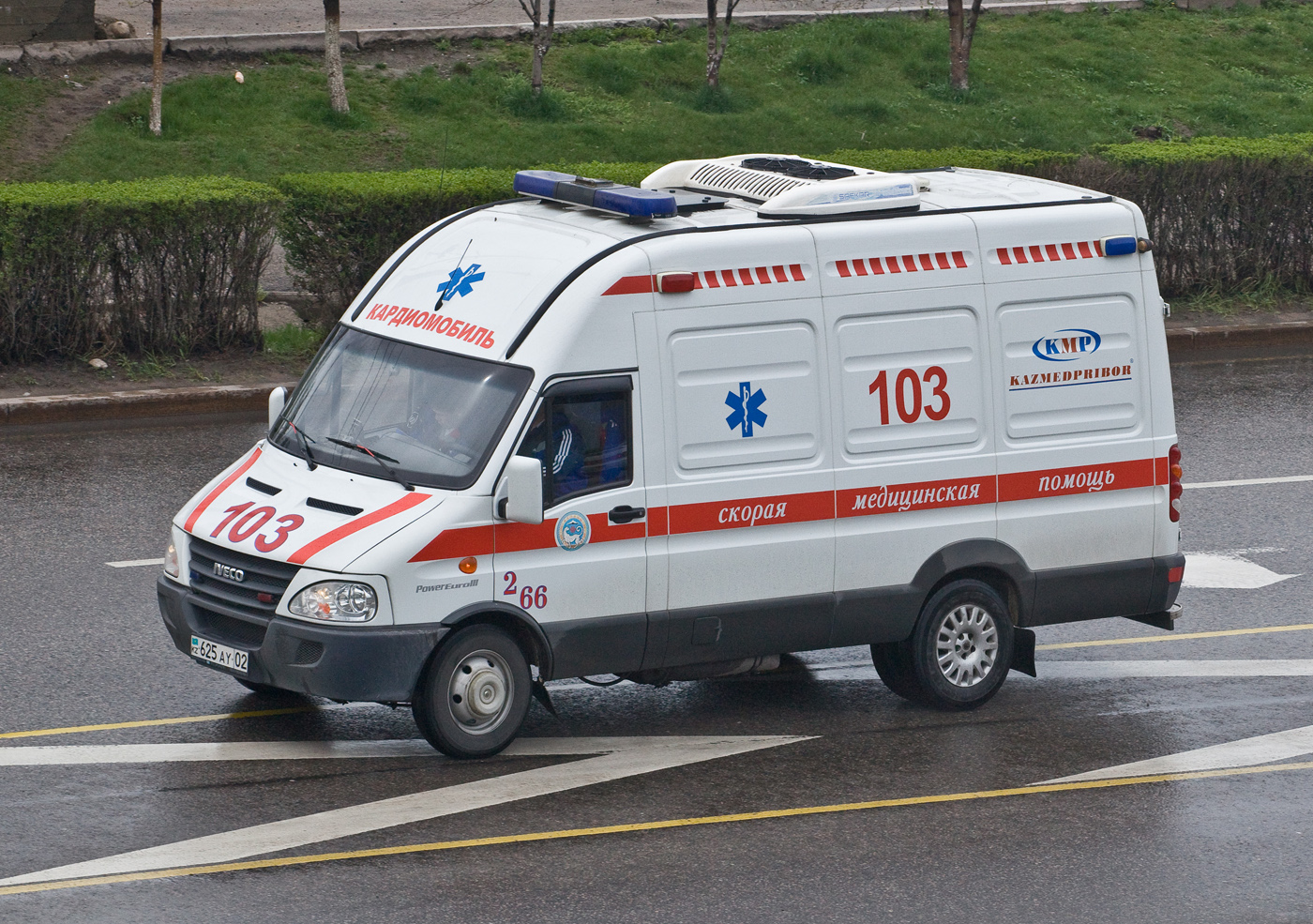 Кардиомобиль на базе IVECO Daily. Алматы, улица Саина