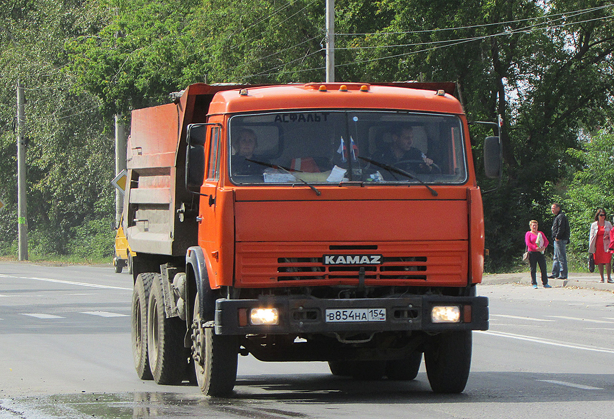 Самосвал КамАЗ-55111 #В 854 НА 154. Новосибирск, улица Одоевского