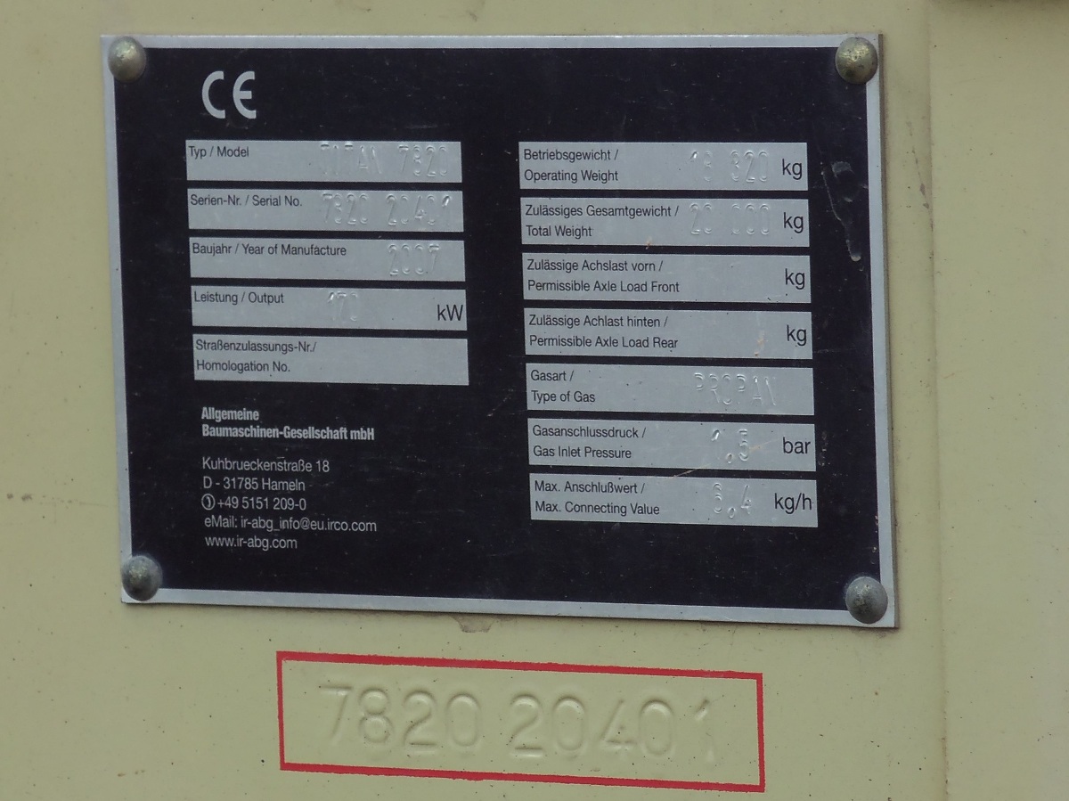 Заводская табличка асфальтоукладчика ABG Titan 7820. Севастополь
