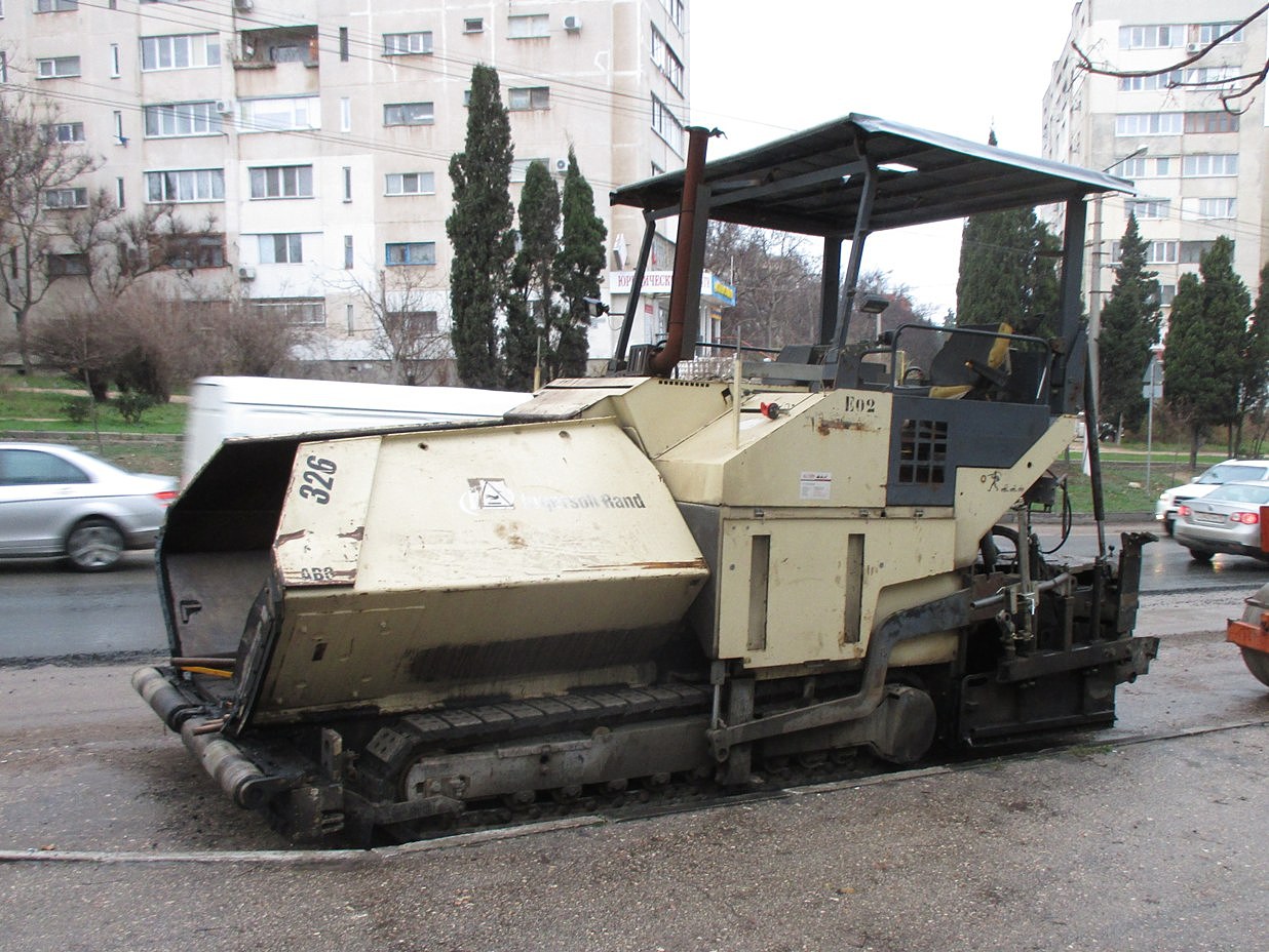 Асфальтоукладчик ABG Titan 326. Севастополь