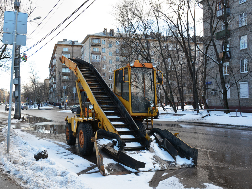 Машина погрузочная универсальная Амкодор 37 (МПУ-1). Москва, Часовая улица 